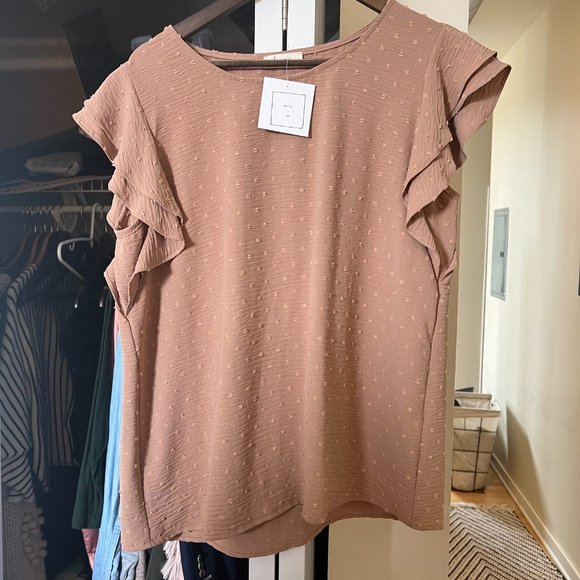 Micro Textured Dot Short Flutter Blouse - Picture 4 of 4